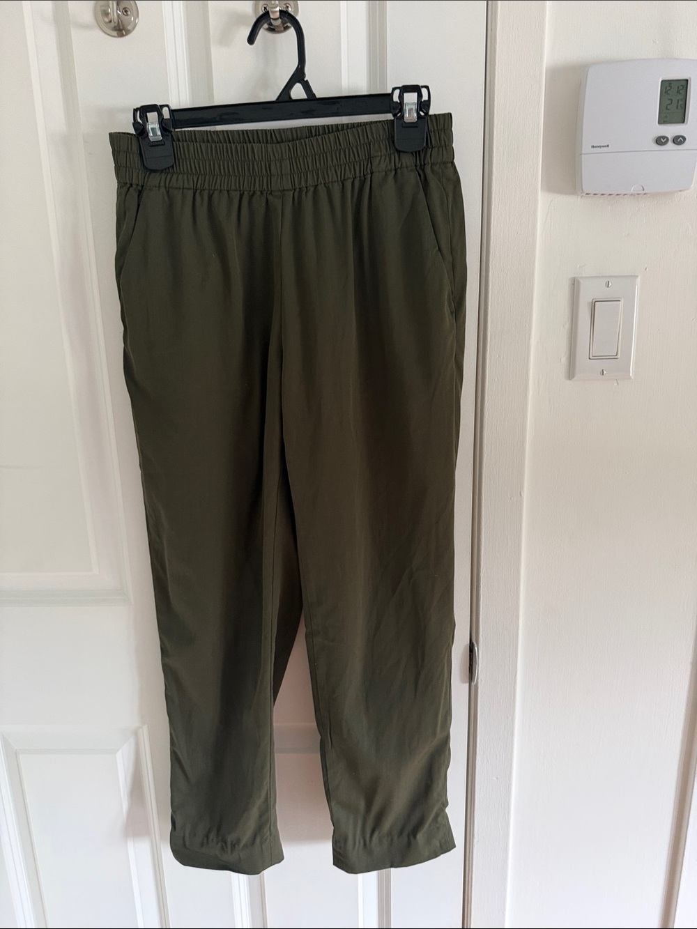 Everlane Olive Green Elastic-Waist Jogger Pants
